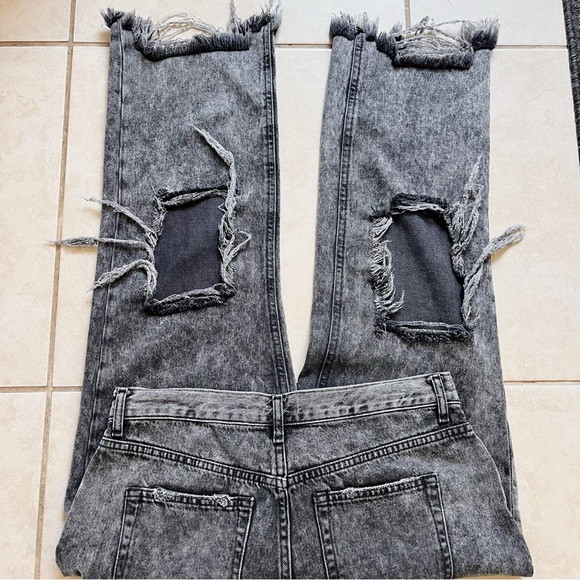 NWT Free People Bottlerocket Grey Maggie Mid Rise Distressed Straight Leg Jeans - Picture 6 of 11
